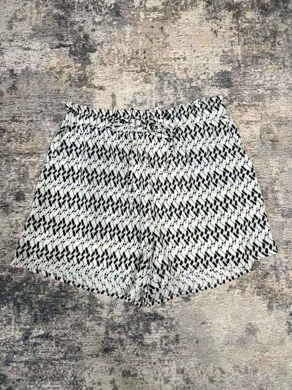 Entro Geometric Print Shorts Size L Black White Drawstring Paperbag